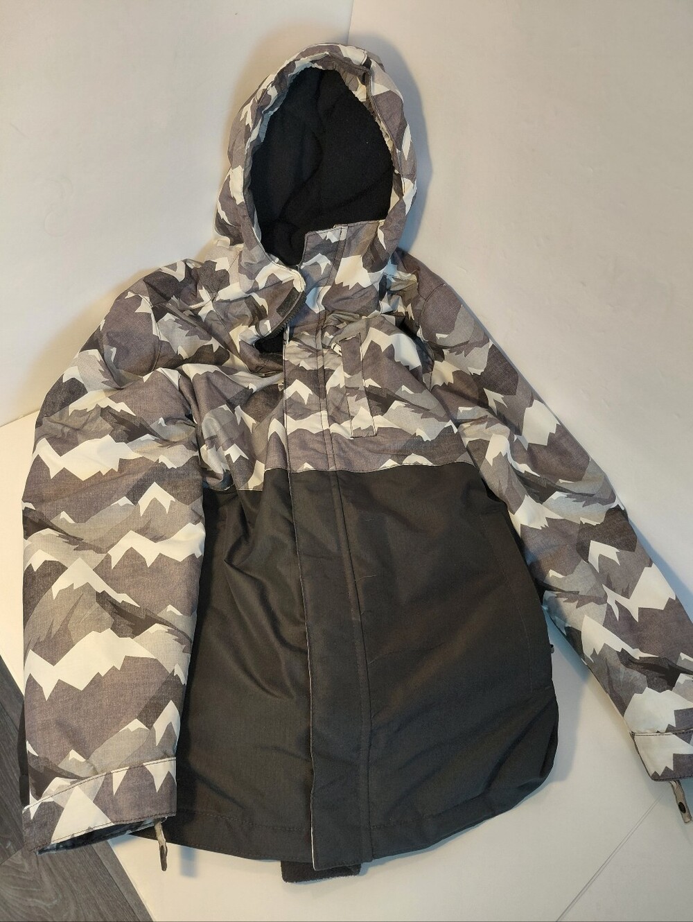 Place Kids Hooded Puffer Jacket in Gray and Black Mountain Print